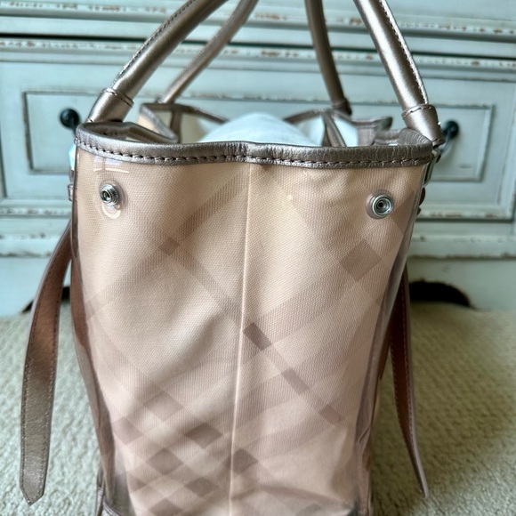 Unique Burberry tote bag with matching zippered pouch that snaps in. Pink plaid. - Picture 5 of 9